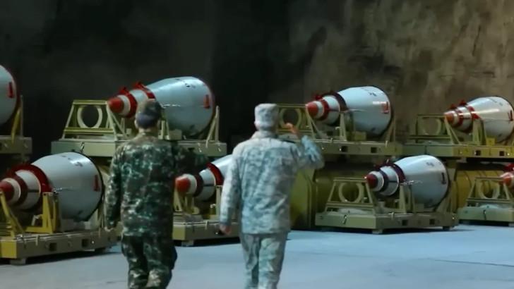 Une base souterraine iranienne - « Iran, Israël et la bombe »